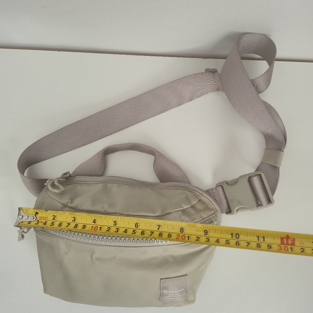 lululemon Everywhere Belt Bag Trench Beige Neutral - Picture 8 of 13